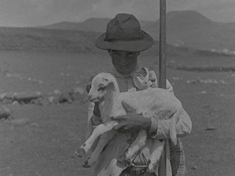 ‘De los nombres de las cabras’, un documental que ahonda en los mitos coloniales de Canarias, esta noche en TVC