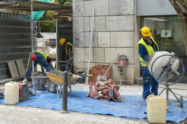 El paro bajó un 1,37 % en abril, por debajo de los 200.000 desempleados