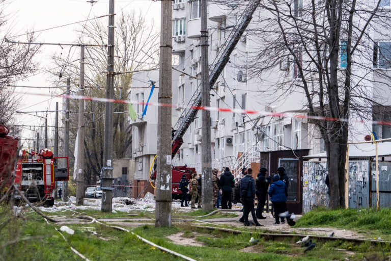 Cuatro misiles rusos impactan contra zonas residenciales en Odessa