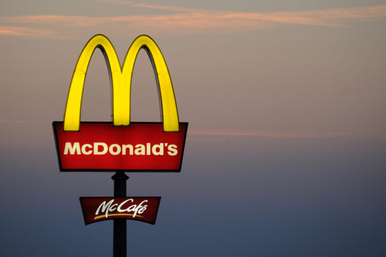 McDonald’s dejará Rusia e inicia la venta de su red de restaurantes