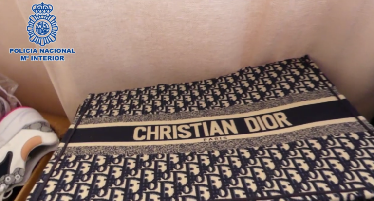 Detenidas dos mujeres por vender artículos falsificados por Internet