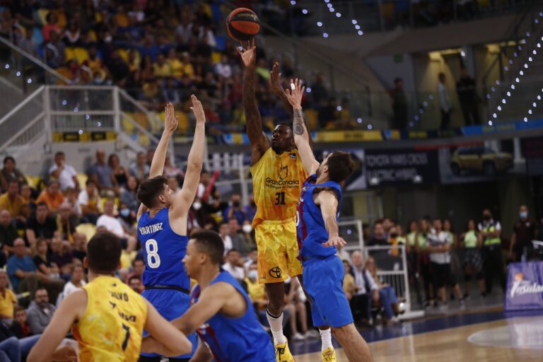 El Barça vence al Gran Canaria con una canasta en el último segundo