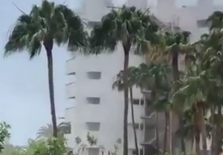 Desalojan un hotel en San Bartolomé de Tirajana por el incendio en una habitación