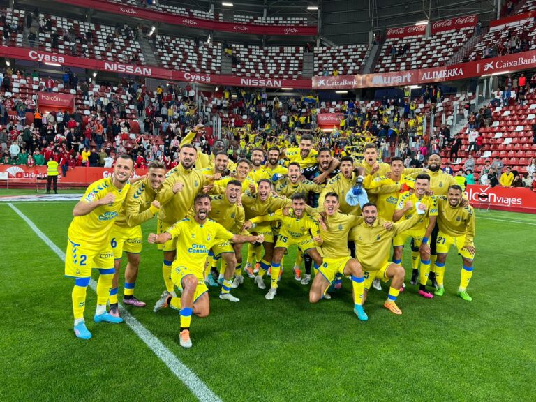 Las Palmas gana en Gijón y se jugará opción ascenso ante Tenerife