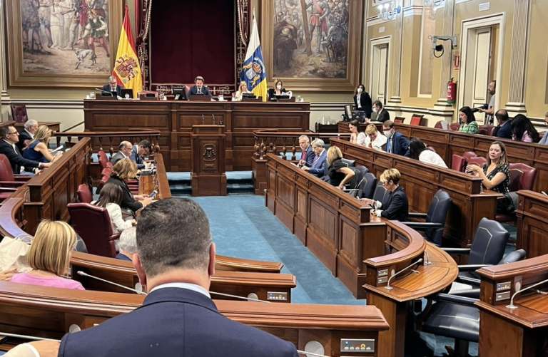 Pleno del Parlamento de Canarias