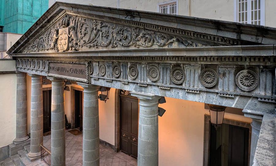 El Parlamento muestra su consternación y rechazo por asesinato machista