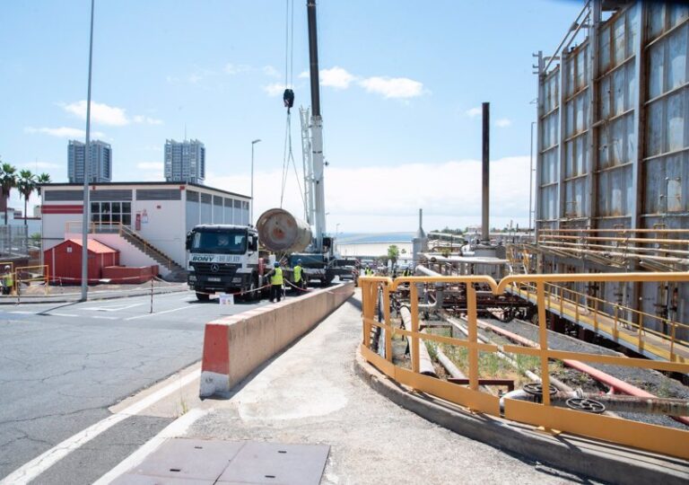 La refinería de Santa Cruz de Tenerife inicia su desmantelamiento