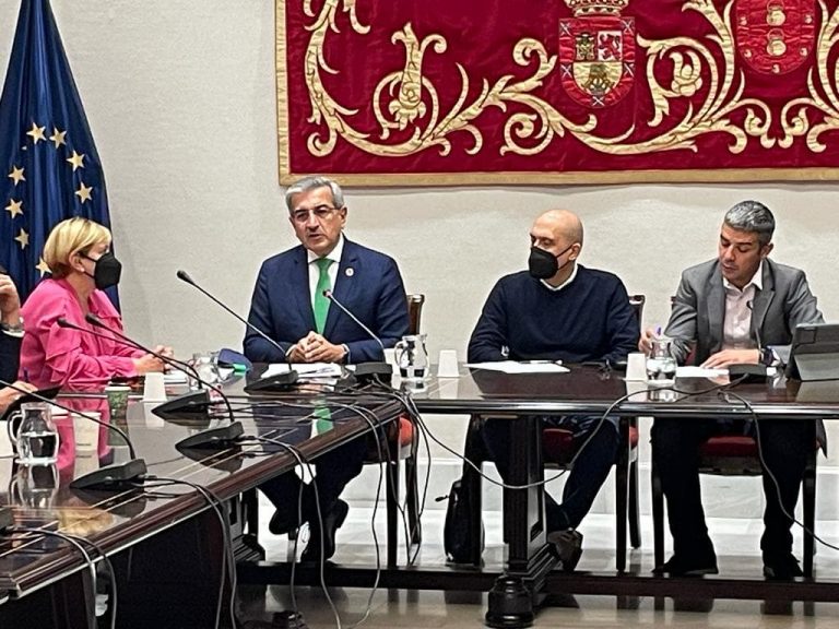 El Gobierno modificará el presupuesto para garantizar los servicios públicos