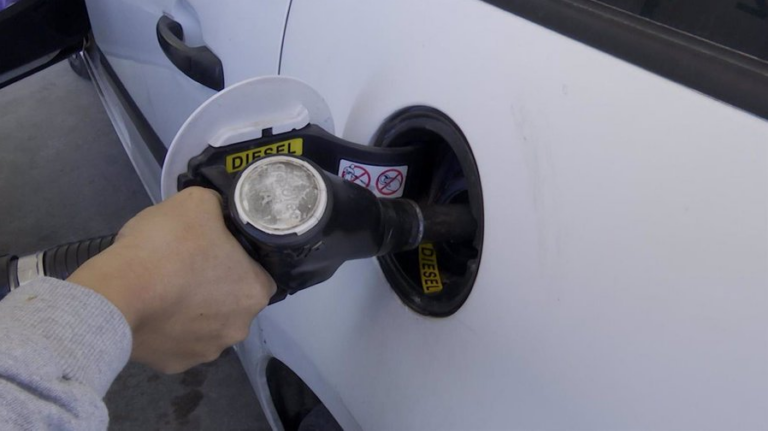 La gasolina y el gasóleo vuelven a sus niveles más altos a pesar del descuento