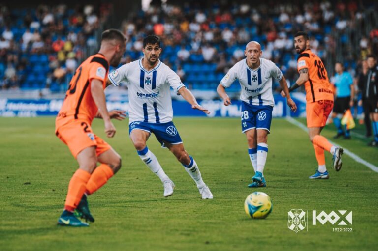 0-2. El Tenerife sufre un frenazo en sus aspiraciones