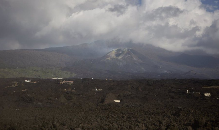 Sanidad y SEPAR desarrollan un estudio sobre la salud respiratoria tras la erupción volcánica en La Palma