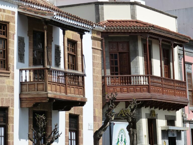 Un agente inmobiliario vende un piso y se lo oculta a su dueña durante 2 años