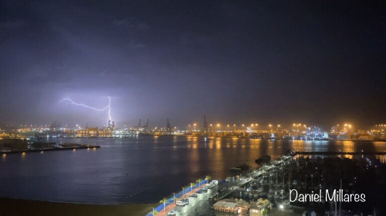Una tormenta eléctrica pone fin a las jornadas de calor intenso en Canarias