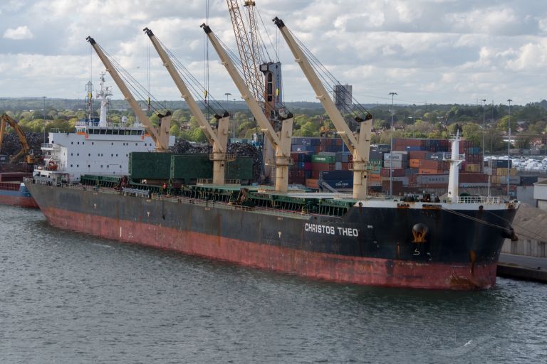 Rescatados cinco ocupantes de dos yates que chocaron cuando uno de ellos auxiliaba al otro al norte de Cabo Verde