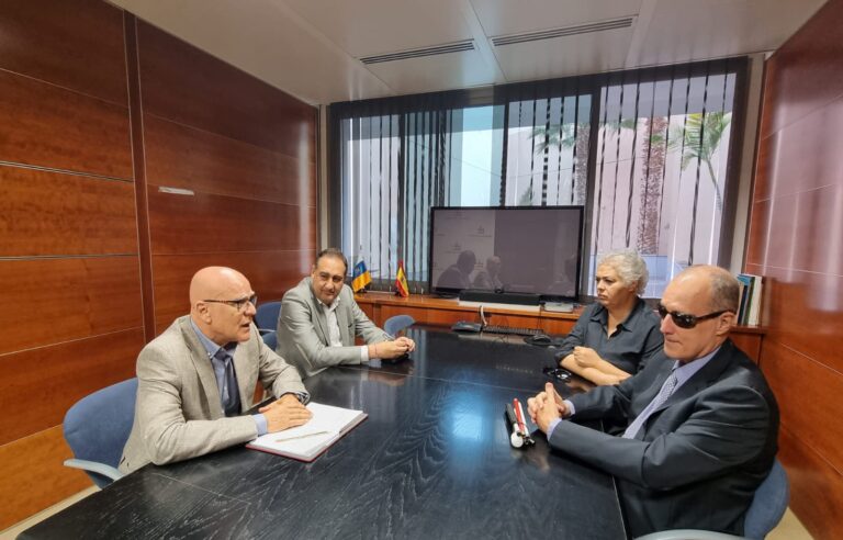 Piden más recursos para las personas sordociegas en Canarias