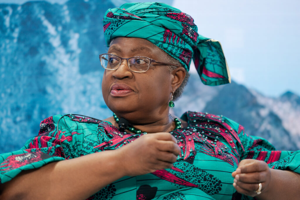 La OMC logra acuerdos "sin precedentes" sobre vacunas covid, subsidios de pesca y seguridad alimentaria