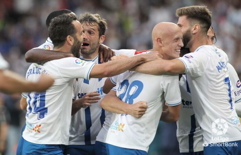 Victoria del Tenerife ante Las Palmas en el partido de ida de la promoción de ascenso