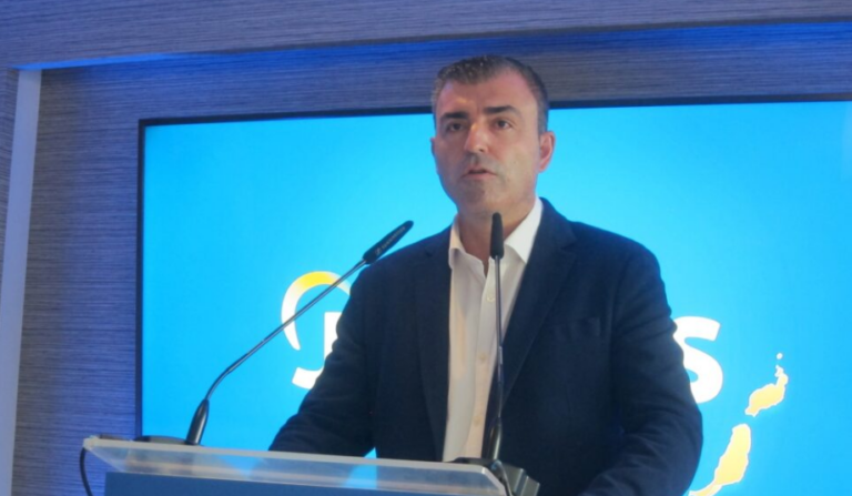 Domínguez cree que «es el momento de bajar los impuestos» en Canarias