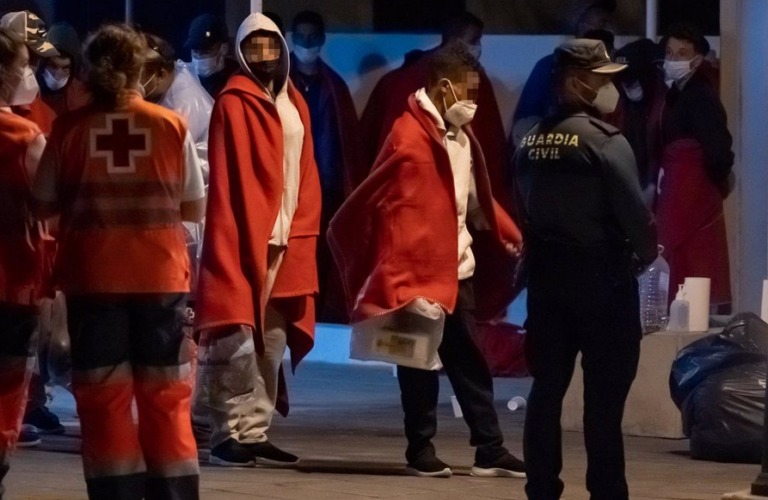 Desarticulan dos organizaciones dedicadas al tráfico de migrantes entre Marruecos y Canarias