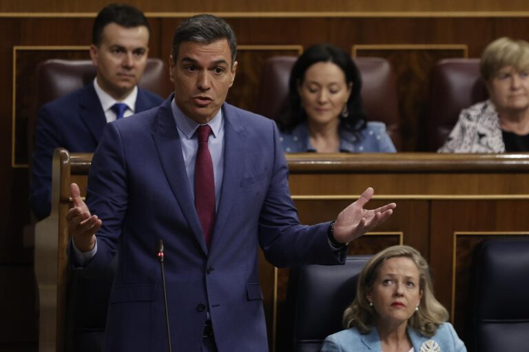 El Gobierno aprobará el sábado una bajada del IVA de la luz del 10 al 5 %