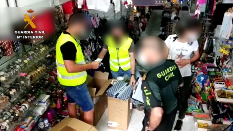 Detenidas dos personas por vender productos falsificados en Fuerteventura