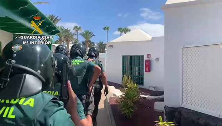Tres detenidos por el robo de 50.000 euros en un local de Puerto del Carmen, Lanzarote