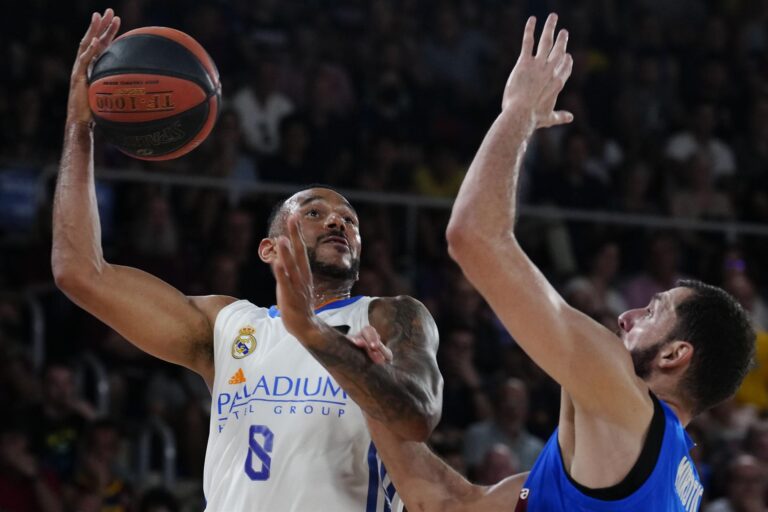 El Real Madrid golpea primero (75-88)