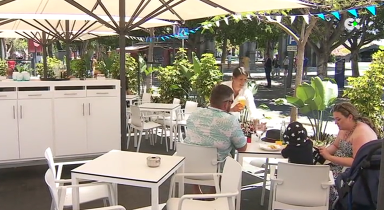 El partido CD Tenerife contra FC Girona desde los bares y terrazas