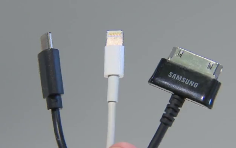 La Unión Europea da luz verde al cargador universal para dispositivos electrónicos