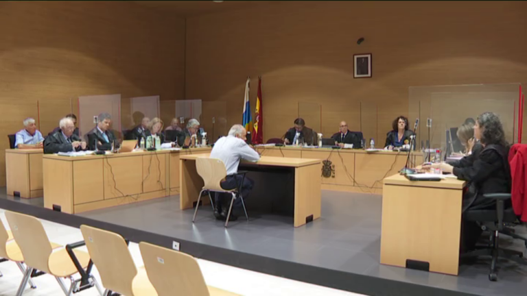 El exsecretario del Ayuntamiento de Yaiza afirma que los trabajos del abogado fueron necesarios y reales