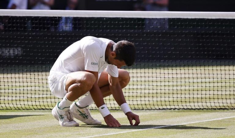 Novak Djokovic gana su séptimo Wimbledon y estrecha distancias con Nadal
