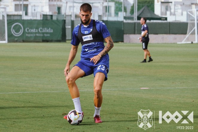 El Tenerife afronta tres partidos en una semana para acabar la pretemporada