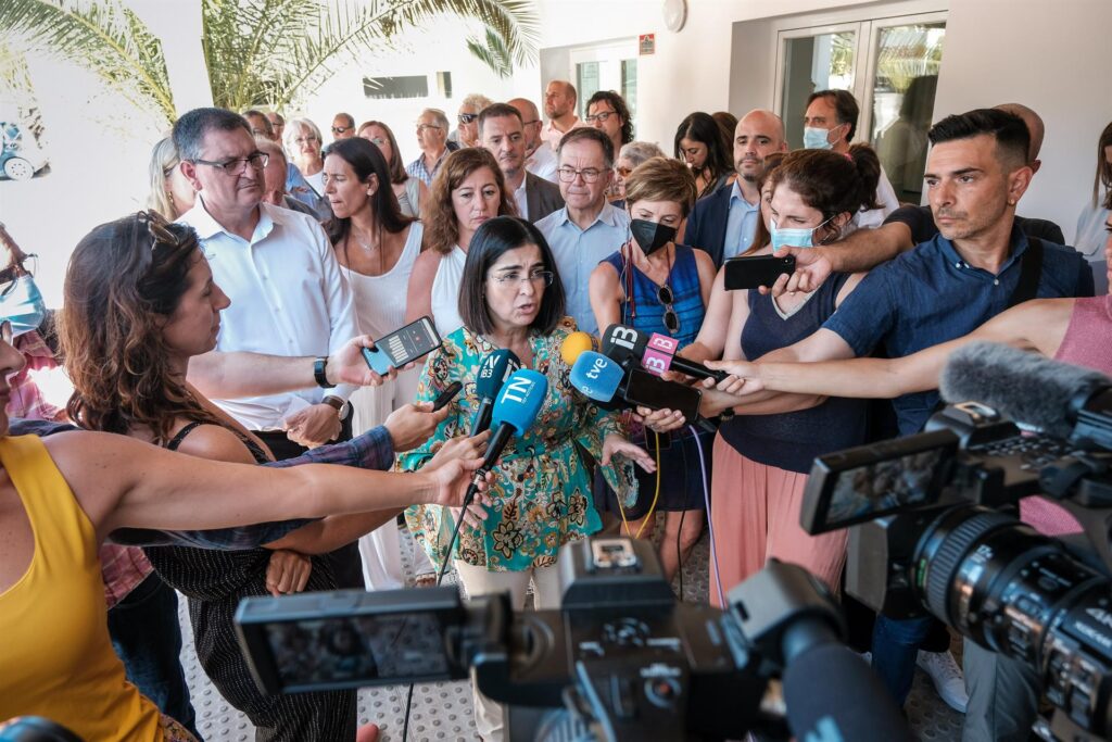 Darias sitúa la "curva epidémica" en proceso de "ralentización"