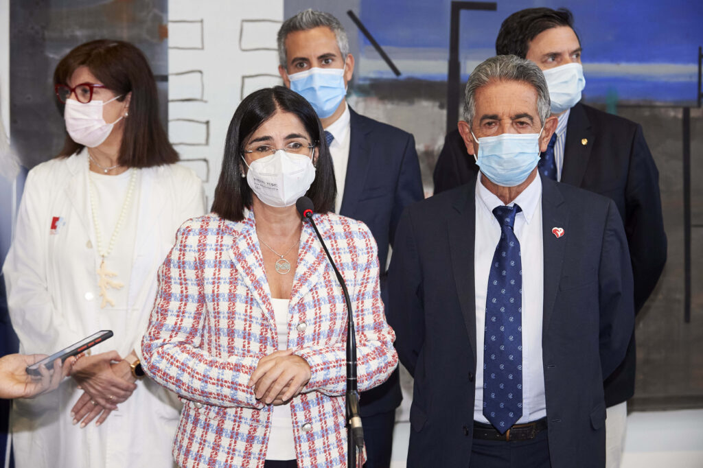 Darias sobre la cuarta dosis: "Vamos a seguir de la mano de los expertos"