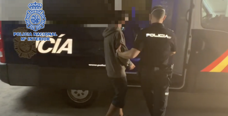 Detenidos dos hombres por los incendios provocados de cuatro coches y un contenedor en Lanzarote