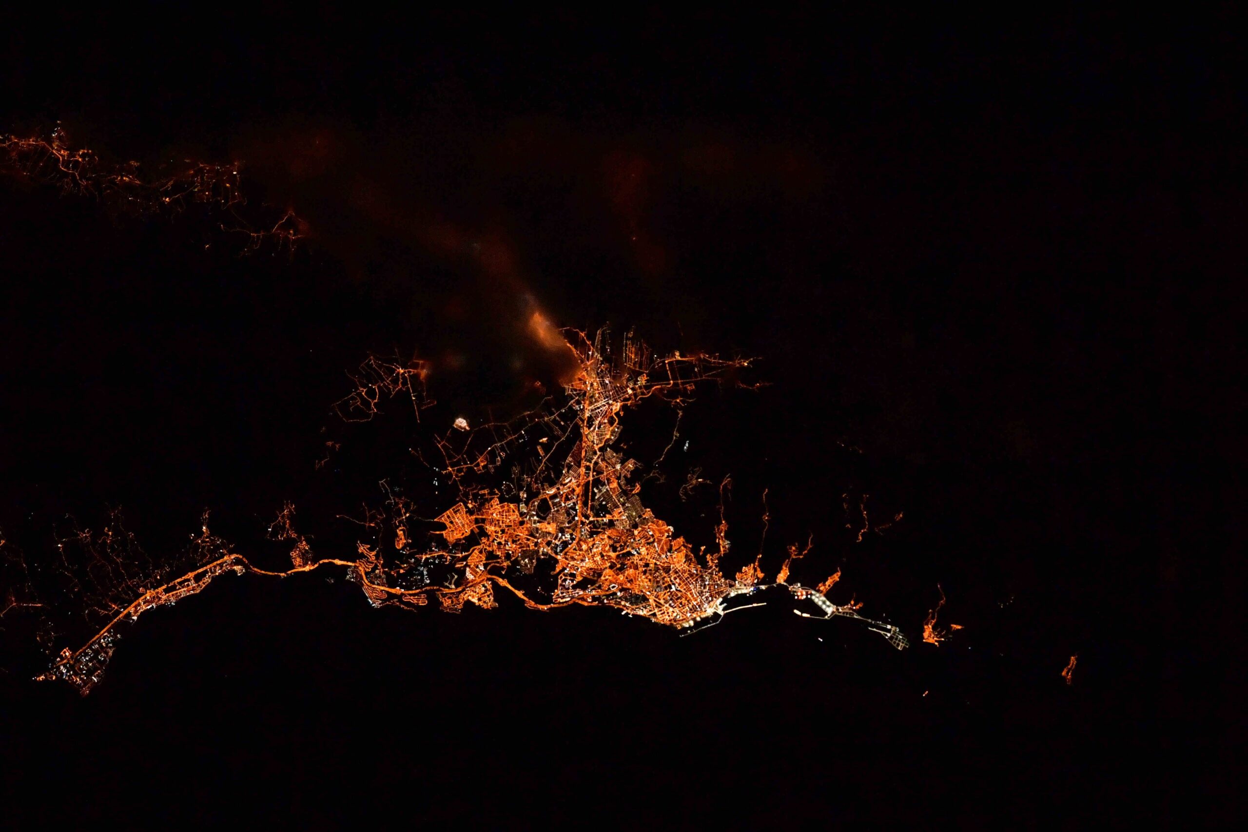 Canarias de noche desde el espacio 