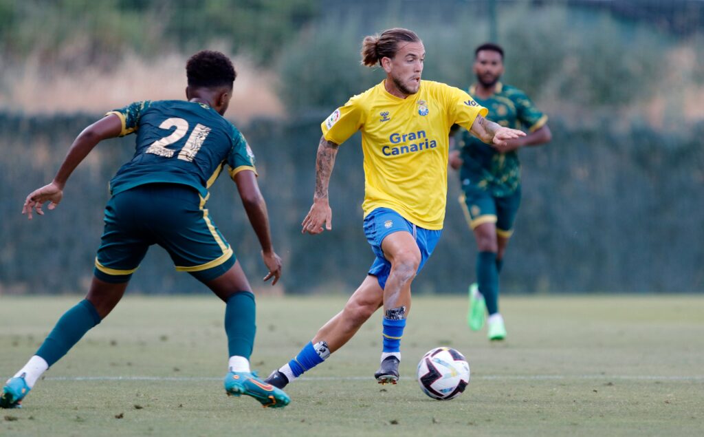 Las Palmas se adelantó dos veces en el partido, pero el conjunto saudí logro empatar en los últimos minutos