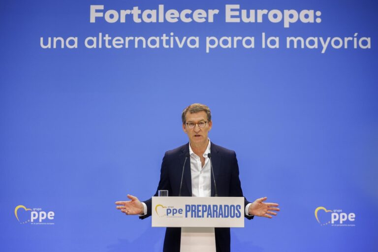 Feijóo acusa a Sánchez de copiar a Podemos y alejarse de los moderados