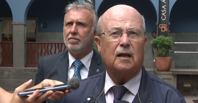 Torres reconoce el «magnífico trabajo» de José Segura en Casa África, que continuará dirigiendo