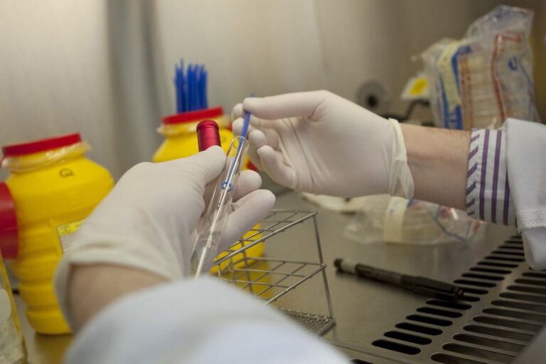 Investigadores canarios diseñan un sistema que inactiva el coronavirus en el aire exhalado