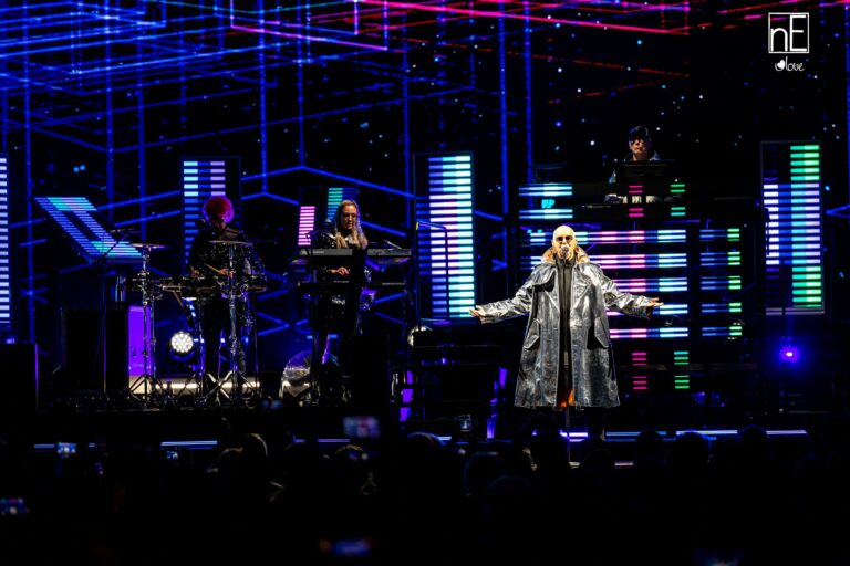 Más de 3.000 personas se congregan para ver a Pet Shop Boys en el Puerto de la Cruz