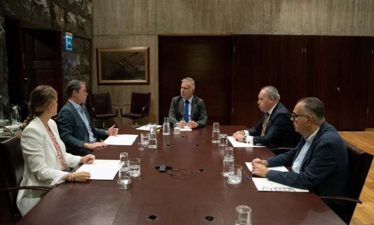 Torres expresa su apoyo al Siam Park de Maspalomas «preservando la legalidad»