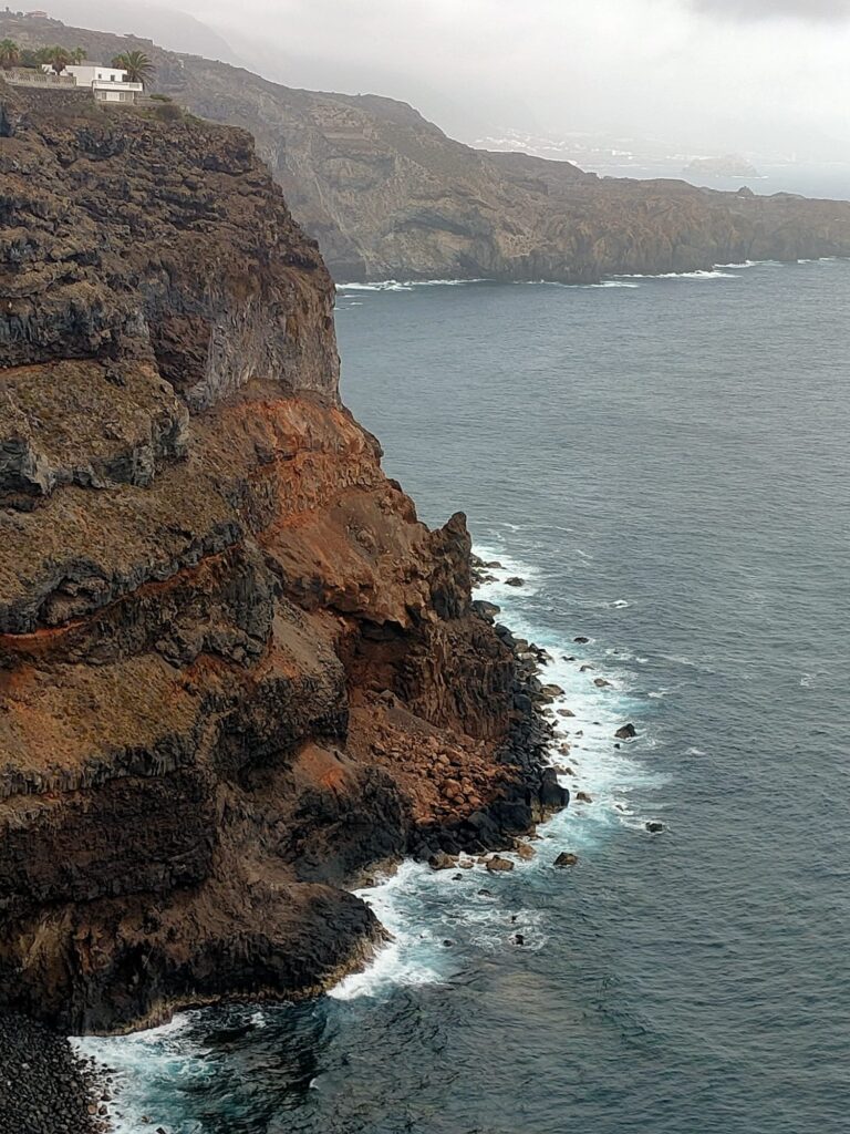 Graban en vídeo el derrumbe de parte de un acantilado en Icod de Los Vinos
