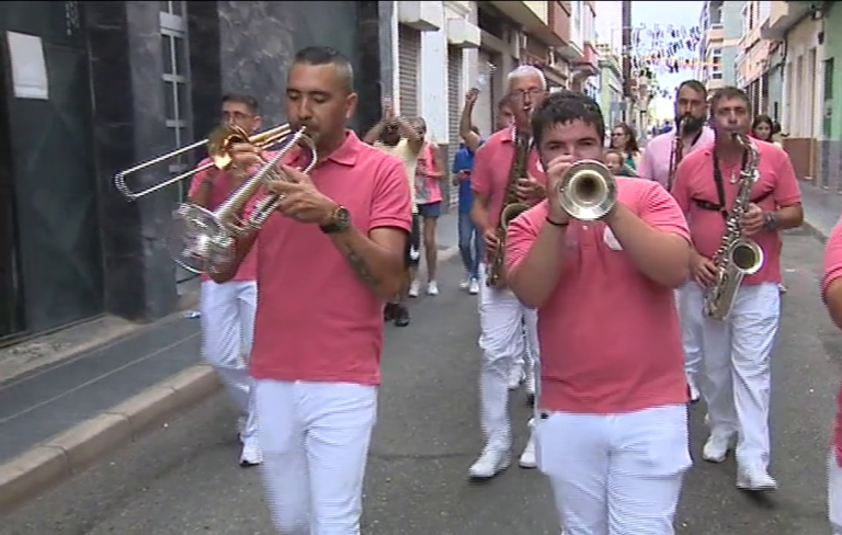 La Virgen del Carmen vuelve a encontrarse con sus fieles en las calles de La Isleta