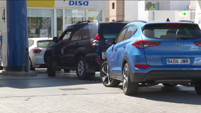 Colas kilométricas en Gran Canaria para echar gasolina