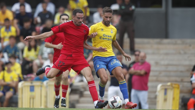 La UD Las Palmas gana al Tamaraceite en su último test de pretemporada (3-0)