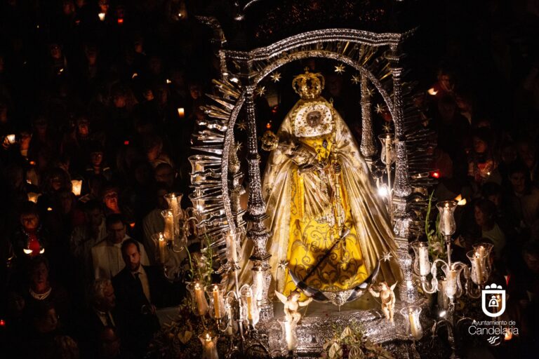 Finalizan las fiestas por la Virgen de Candelaria con la ofrenda floral