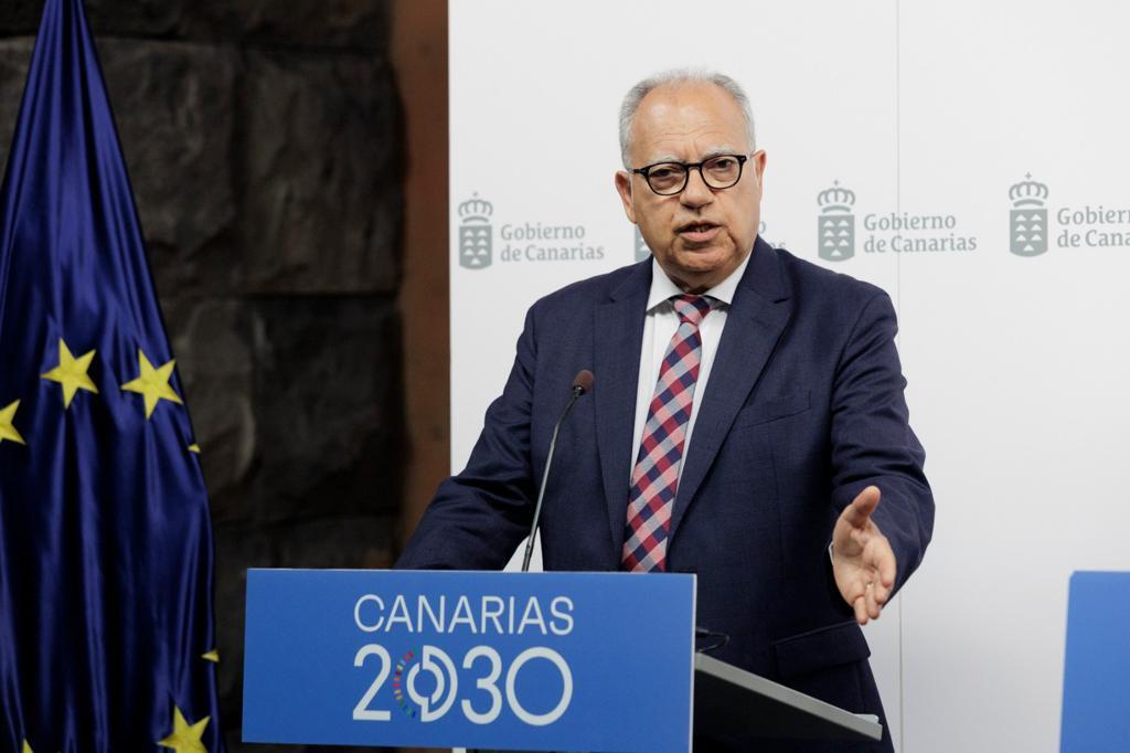 Curbelo pide que la subvención al transporte sea del 100% por "racionalidad y necesidad"