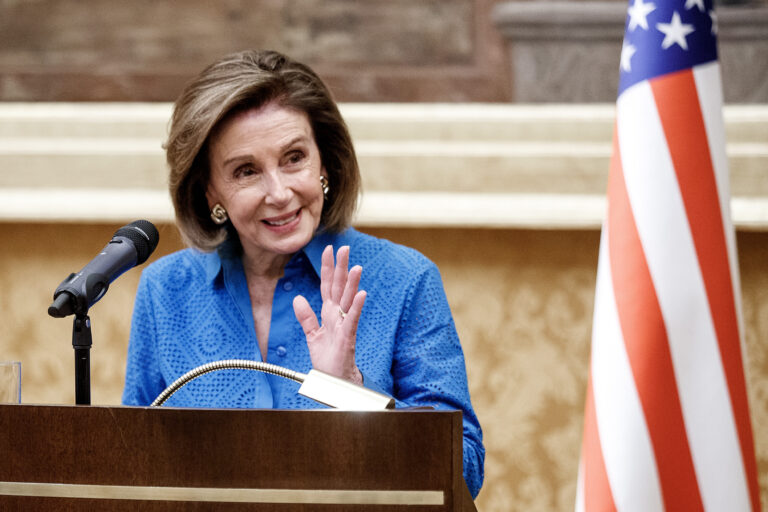 Nancy Pelosi aterriza en Taiwán a pesar de las advertencias del Gobierno chino
