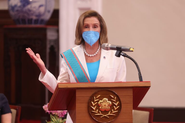 Pelosi descarta que su visita haya perjudicado a Taiwán y califica la disputa como «ridícula»